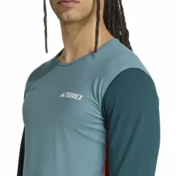 adidas · MULTI