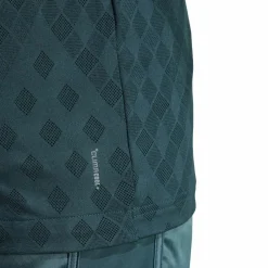adidas · Pro