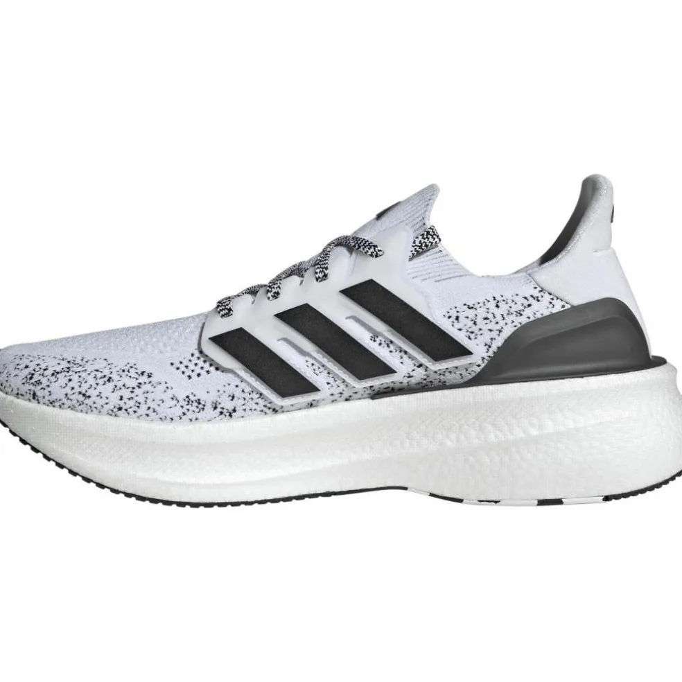 adidas · ULTRABOOST 5