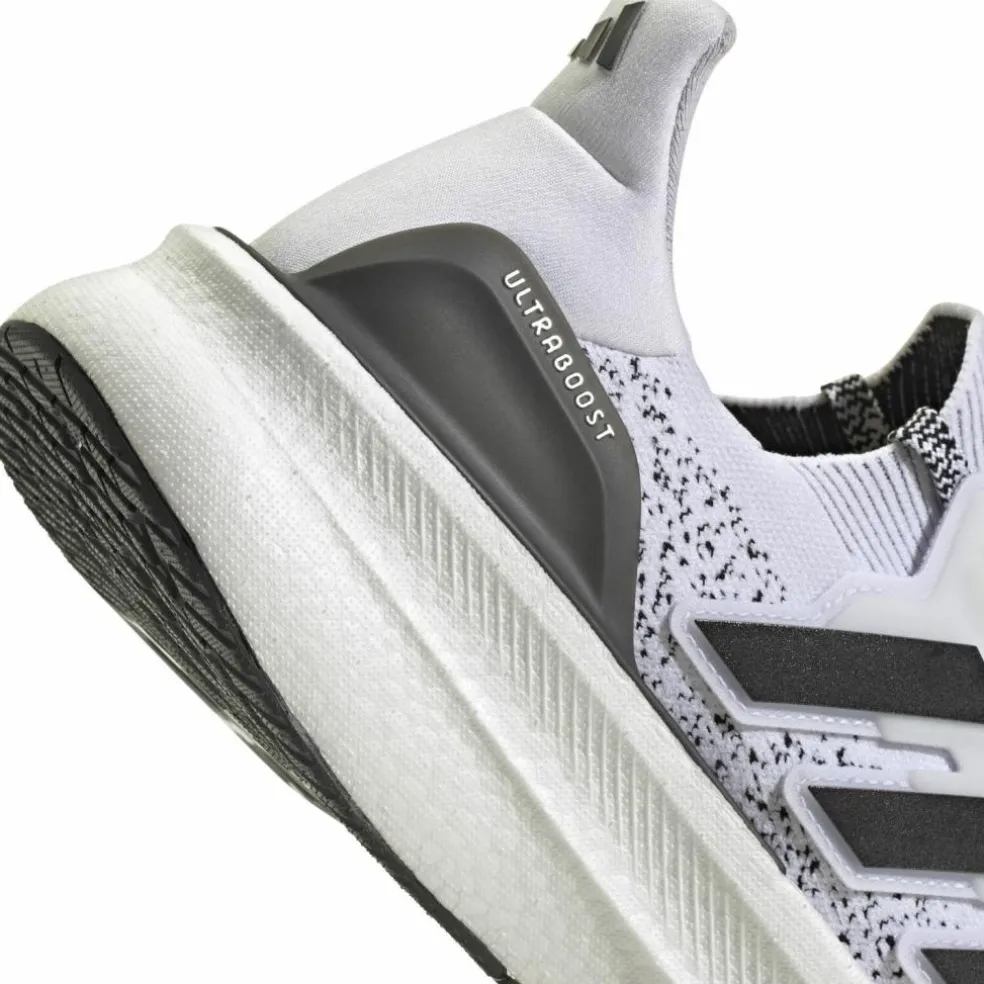 adidas · ULTRABOOST 5