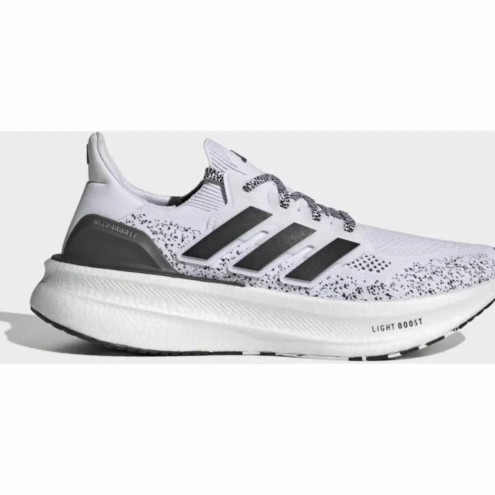 adidas · ULTRABOOST 5