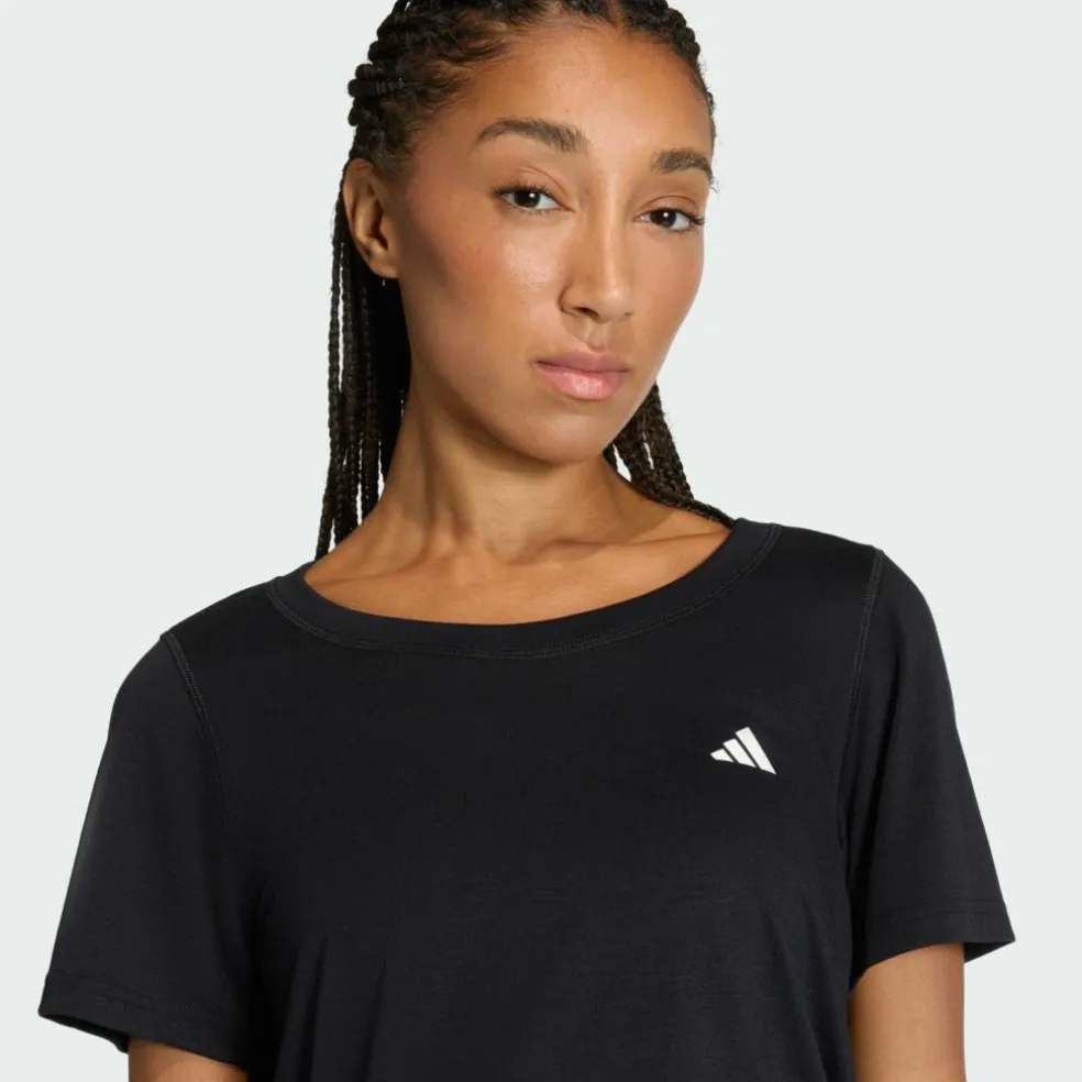 adidas · Workout Essentials T-Shirt mit tiefem