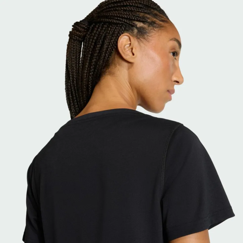 adidas · Workout Essentials T-Shirt mit tiefem
