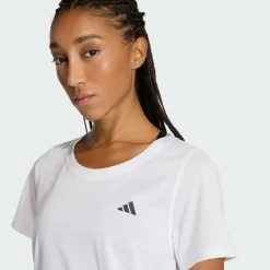 adidas · Workout Essentials T-Shirt mit tiefem