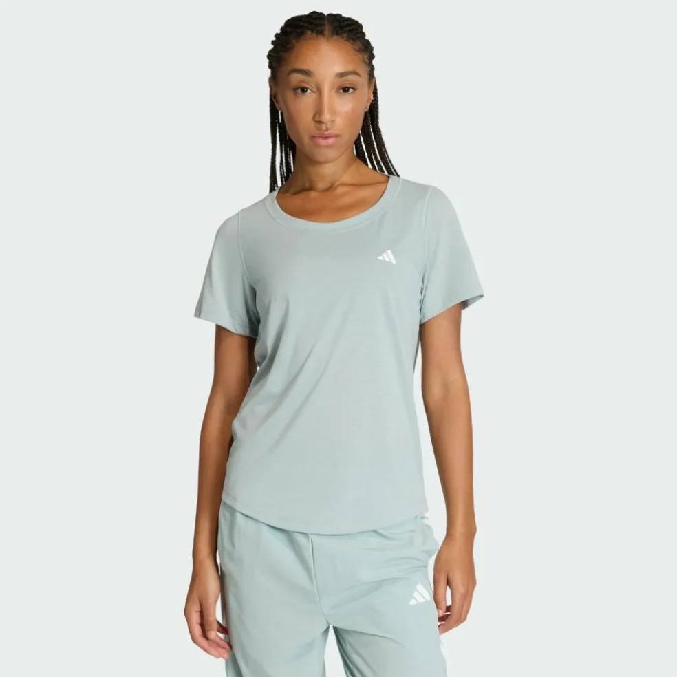 adidas · Workout Essentials T-Shirt mit tiefem