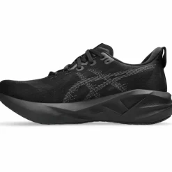 ASICS · NOVABLAST 5