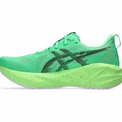 ASICS · NOVABLAST 5