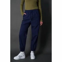 CHAMPION · Minimalist Resort