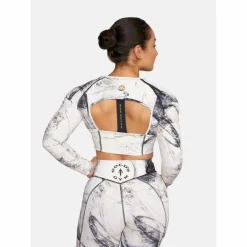 Gold's Gym · HELEN