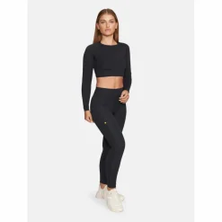 Gold's Gym · HELEN