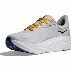 HOKA · Arahi 8