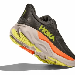HOKA · Arahi 8