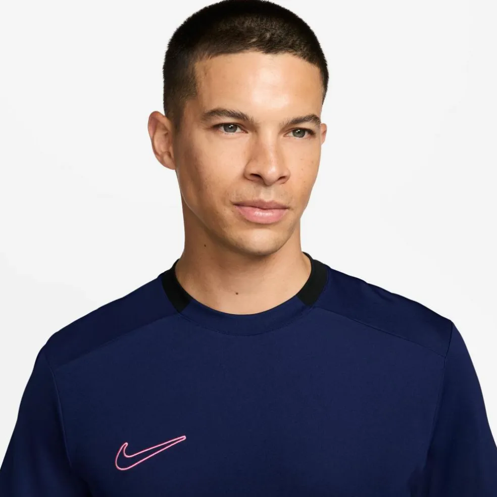 Nike · Academy 25