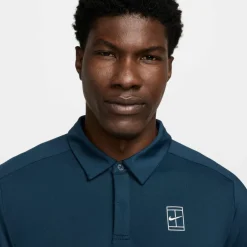 Nike · Advantage