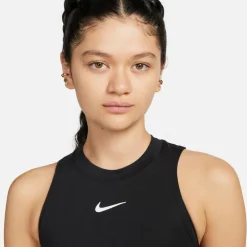 Nike · Advantage