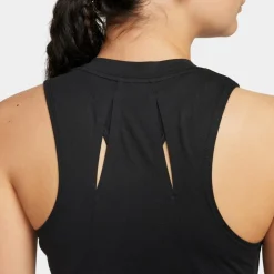 Nike · Advantage