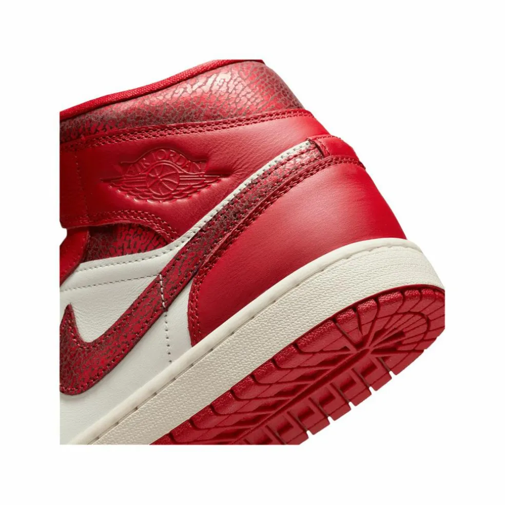 Nike · Air 1 Mid SE Cracked Leather Damen Beige