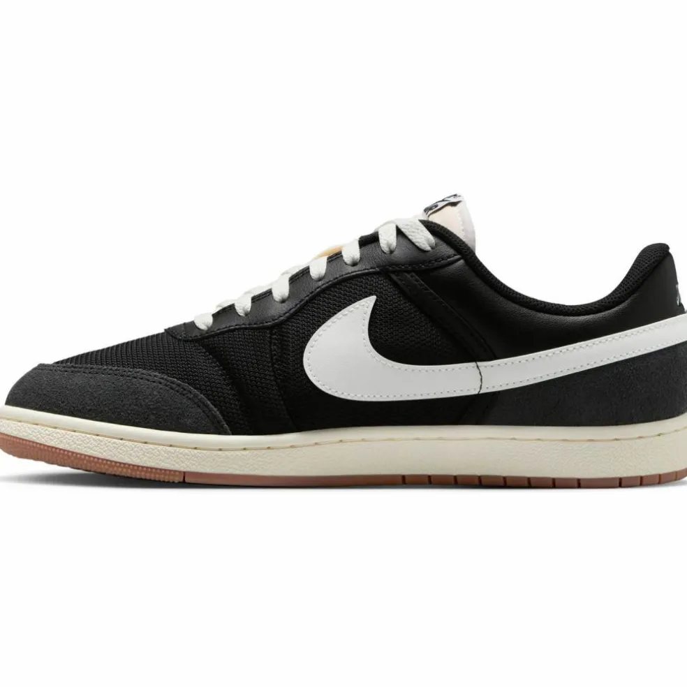 Nike · AIR JORDAN SKYLINE