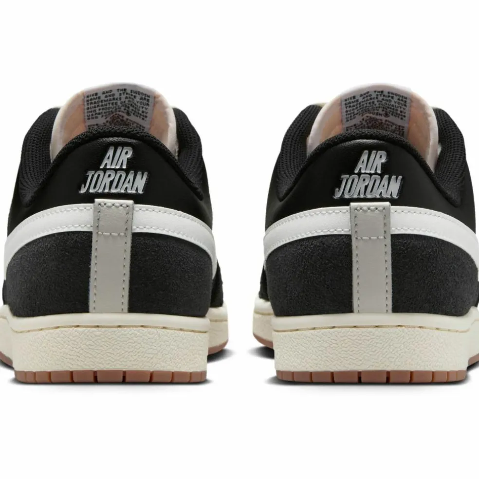 Nike · AIR JORDAN SKYLINE