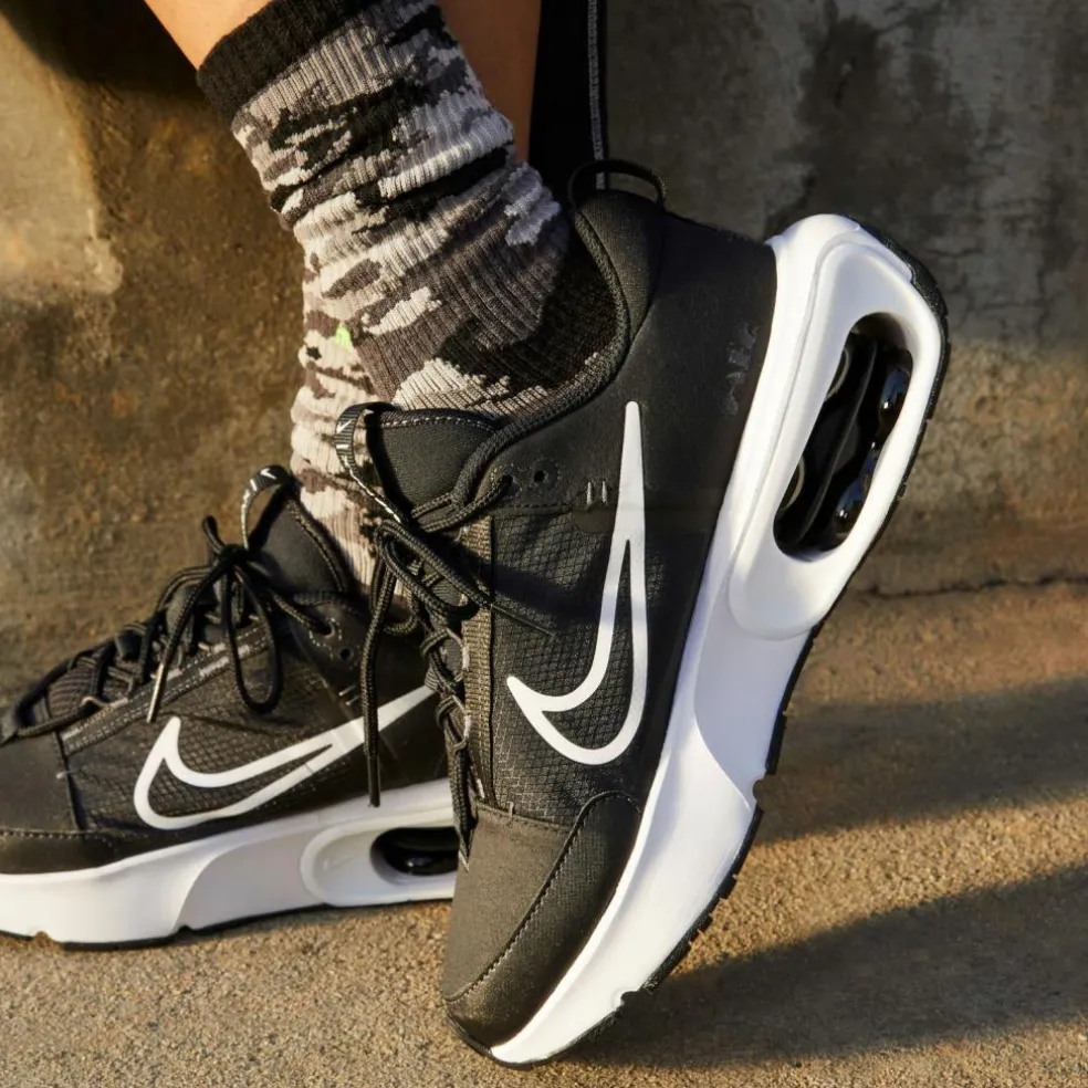 Nike · Air Max Intrik