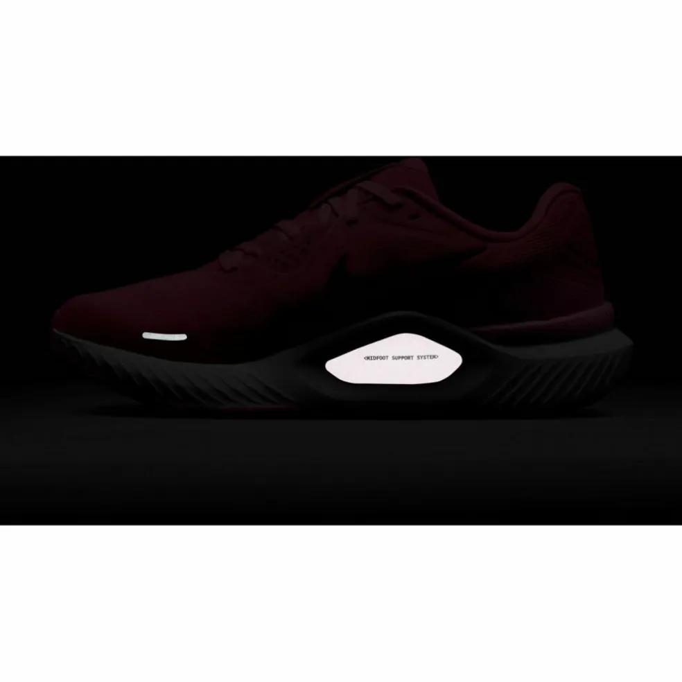 Nike · AIR STRUCTURE 26