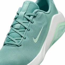 Nike · AIR ZOOM BELLA 7