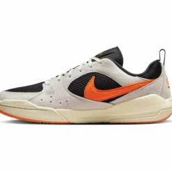 Nike · CMFT ERA