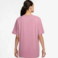 Nike · Essential