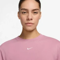 Nike · Essential