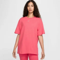 Nike · Essential