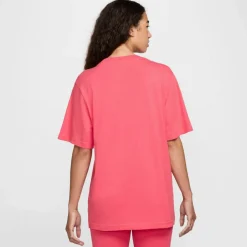 Nike · Essential