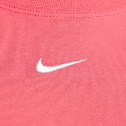 Nike · Essential