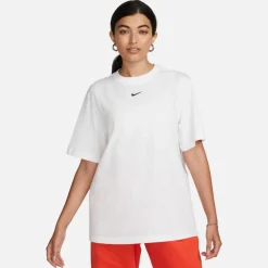 Nike · Essential