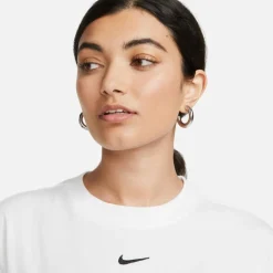 Nike · Essential