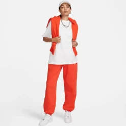 Nike · Essential