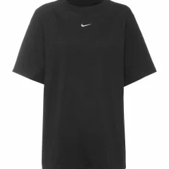 Nike · Essential