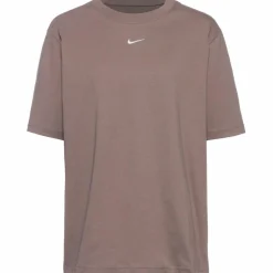 Nike · Essential