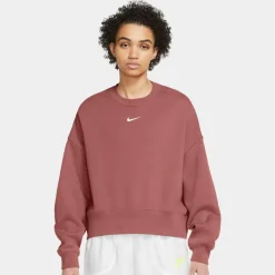 Nike · Essential