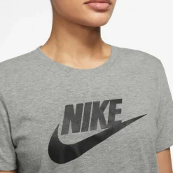 Nike · Essential Icon Futura
