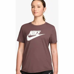 Nike · Essential Icon Futura