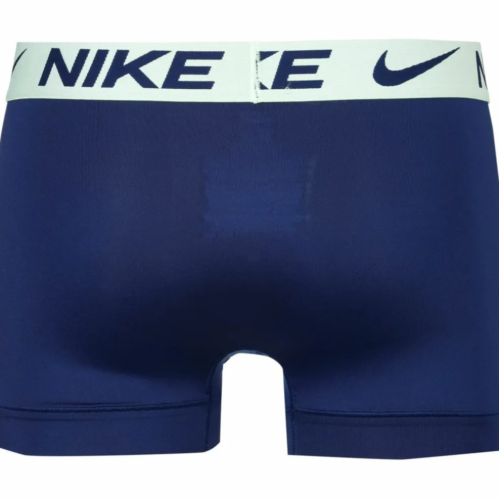 Nike · Essential Micro