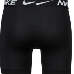 Nike · ESSENTIAL MICRO