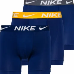 Nike · ESSENTIAL MICRO