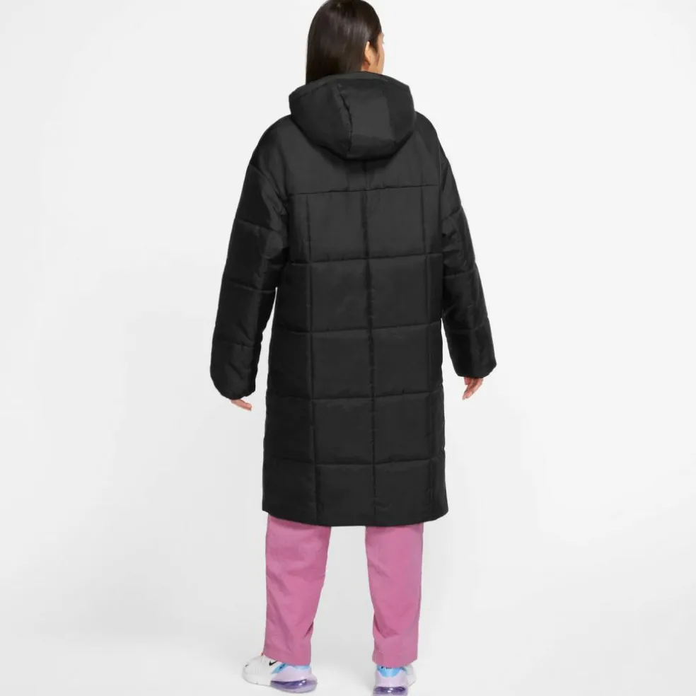 Nike · Essentials
