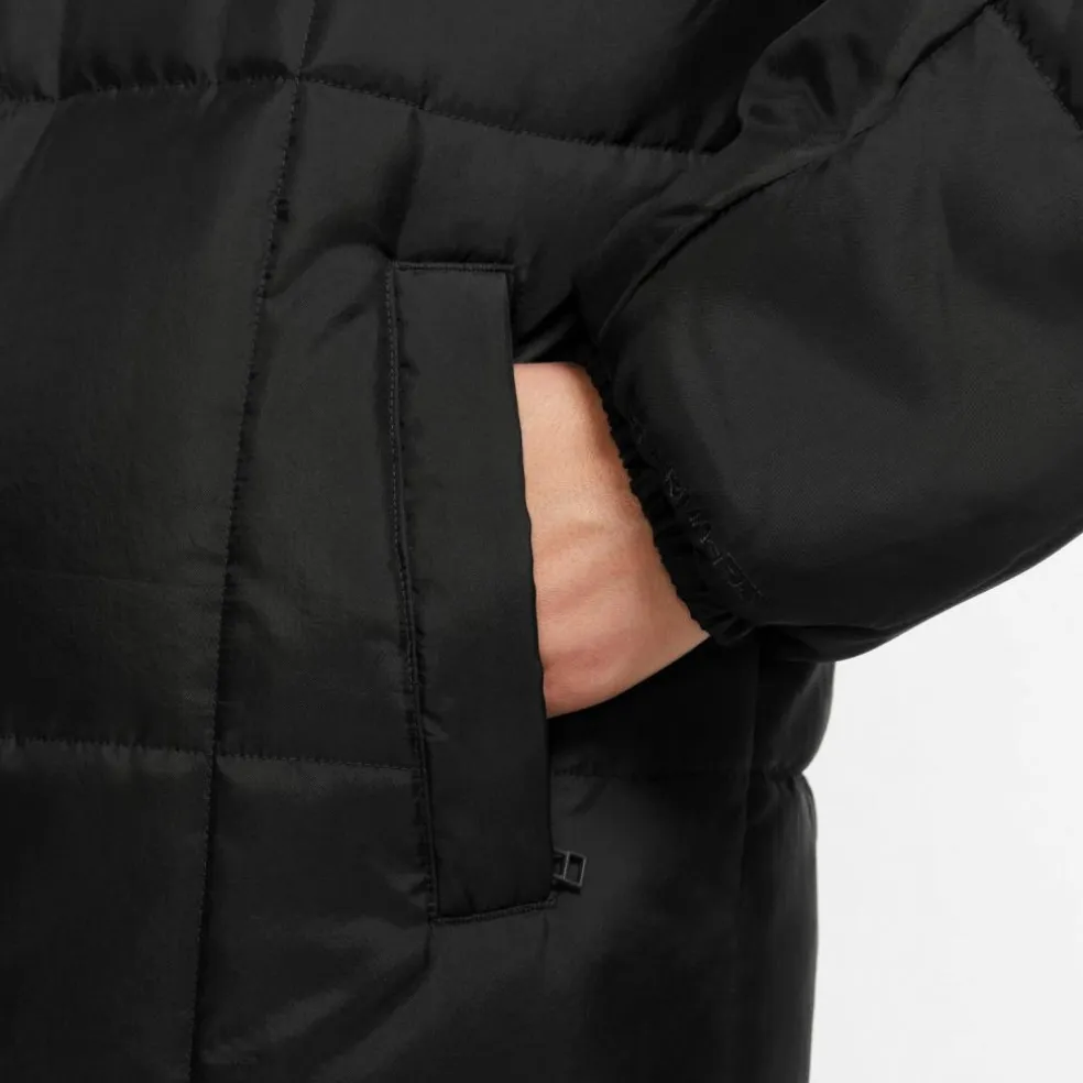 Nike · Essentials