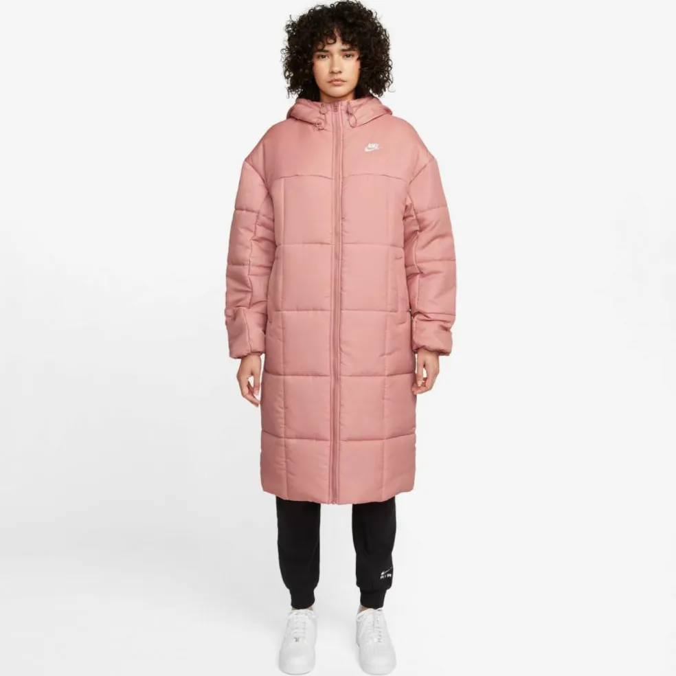 Nike · Essentials