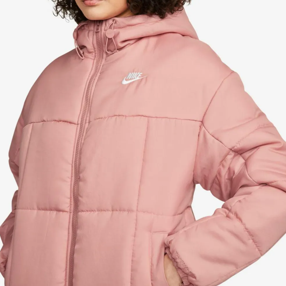 Nike · Essentials