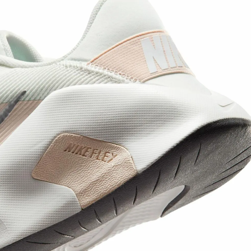 Nike · FLEX