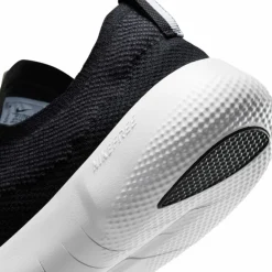 Nike · FREE 2025