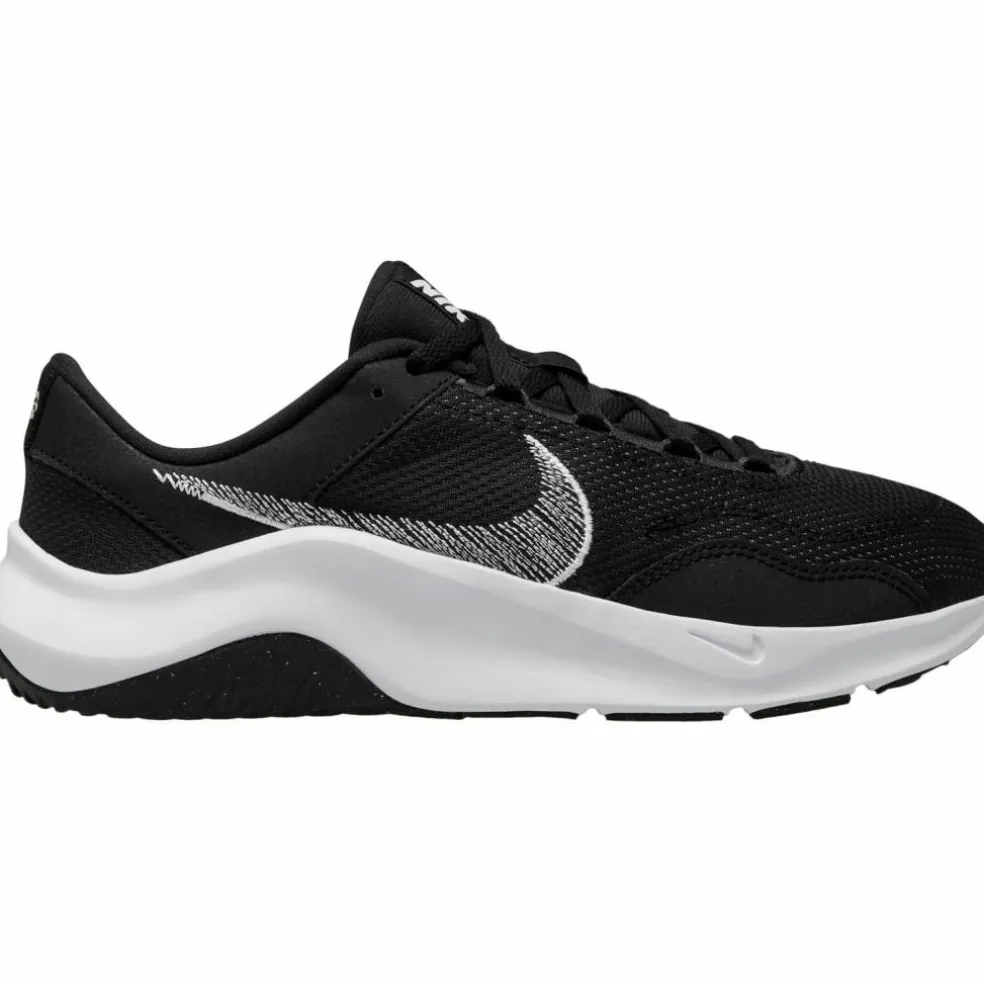 Nike · Legend Essential 3